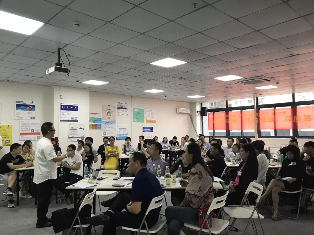 王荣良老师在讲面相识人.jpg 王荣良老师在讲面相识人.jpg